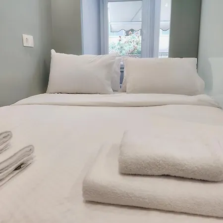 Stylish Fully Equipped Center Apartment